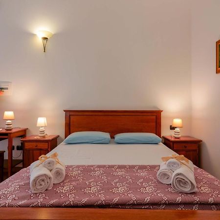 Bed And Breakfast Cairoli Exclusive Room San Pietro Vernotico Exterior foto