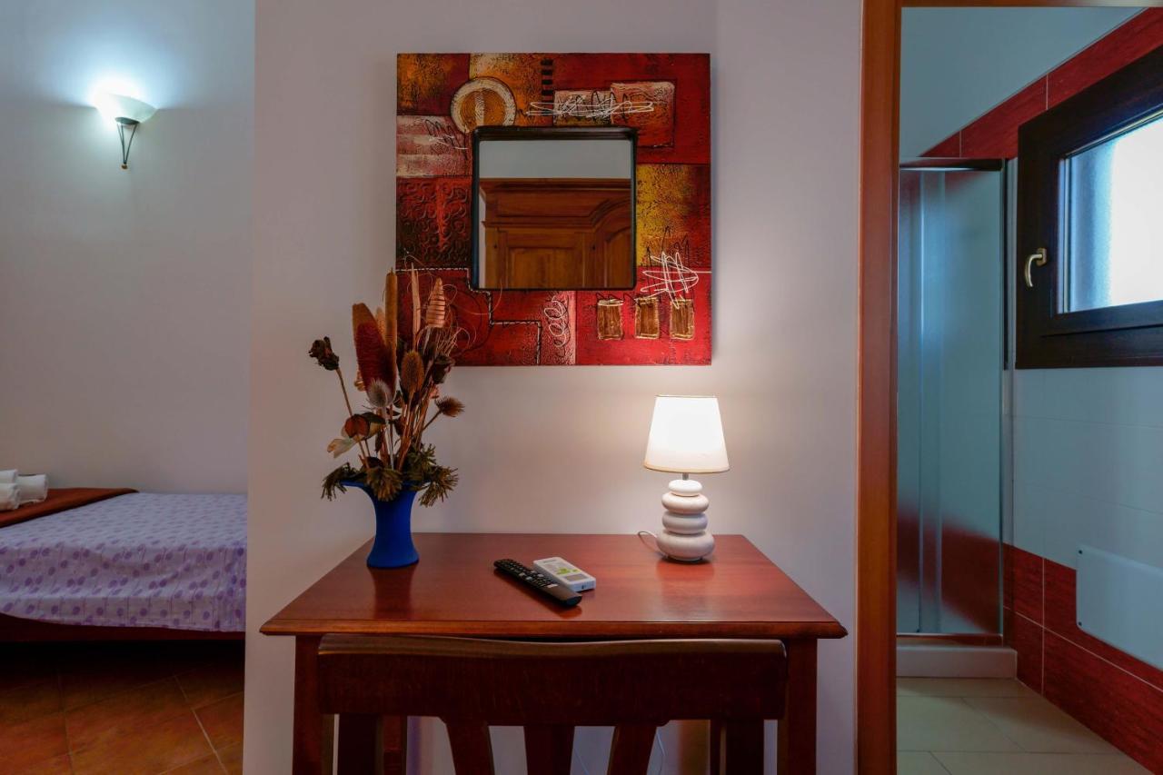 Bed And Breakfast Cairoli Exclusive Room San Pietro Vernotico Exterior foto