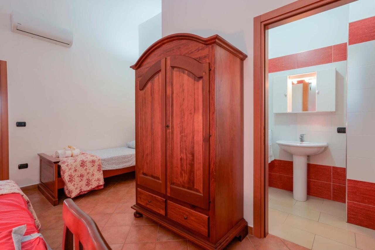 Bed And Breakfast Cairoli Exclusive Room San Pietro Vernotico Exterior foto