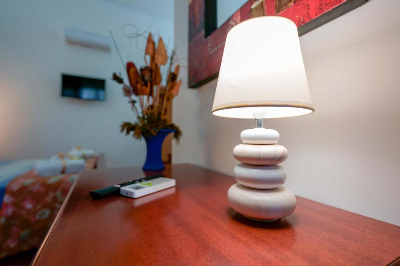 Bed And Breakfast Cairoli Exclusive Room San Pietro Vernotico Exterior foto