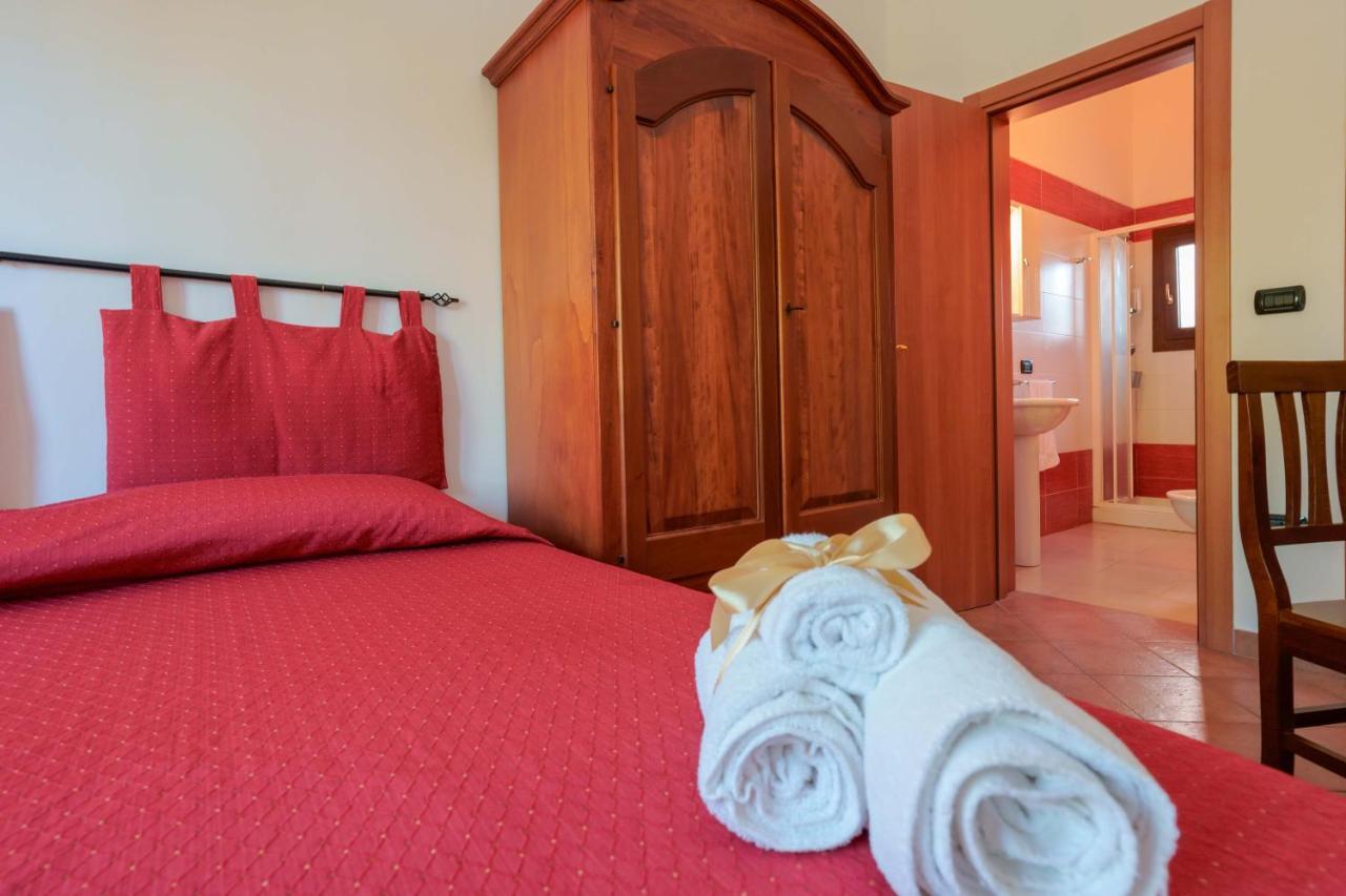 Bed And Breakfast Cairoli Exclusive Room San Pietro Vernotico Exterior foto