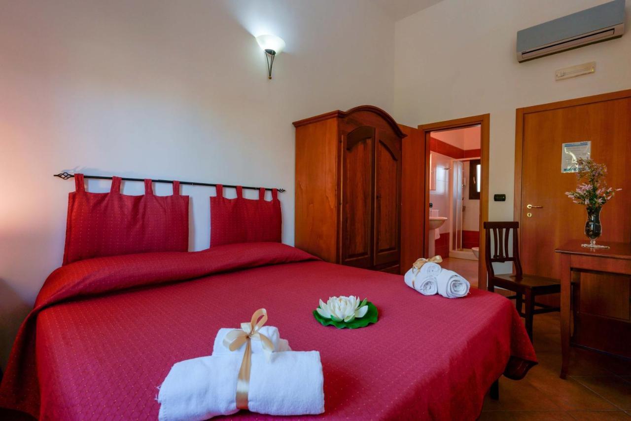 Bed And Breakfast Cairoli Exclusive Room San Pietro Vernotico Exterior foto